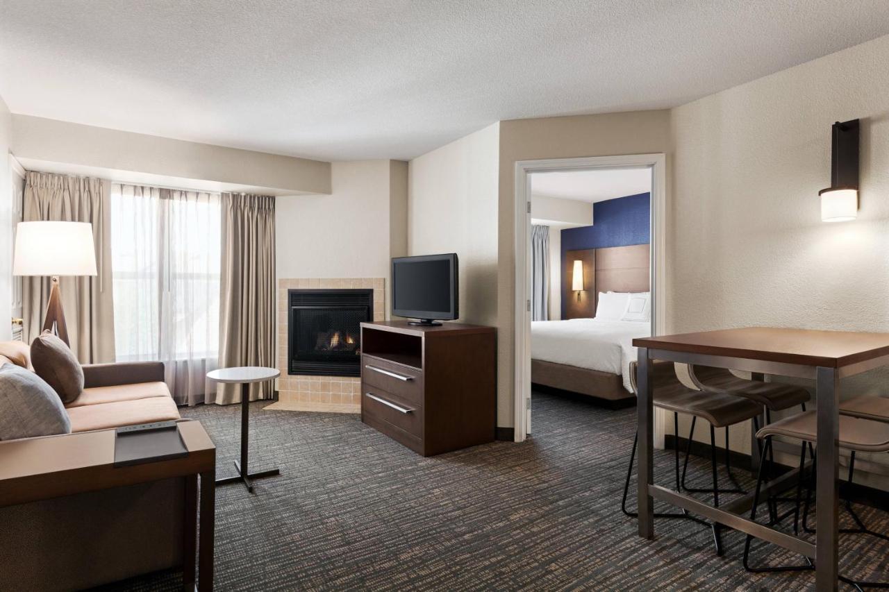 Hotel By Marriott Monterey Salinas