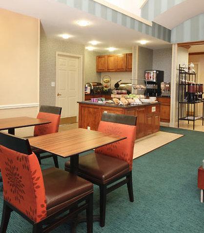 Hotel By Marriott Monterey 3*