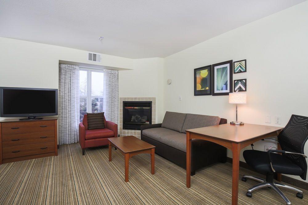 By Marriott Monterey Salinas