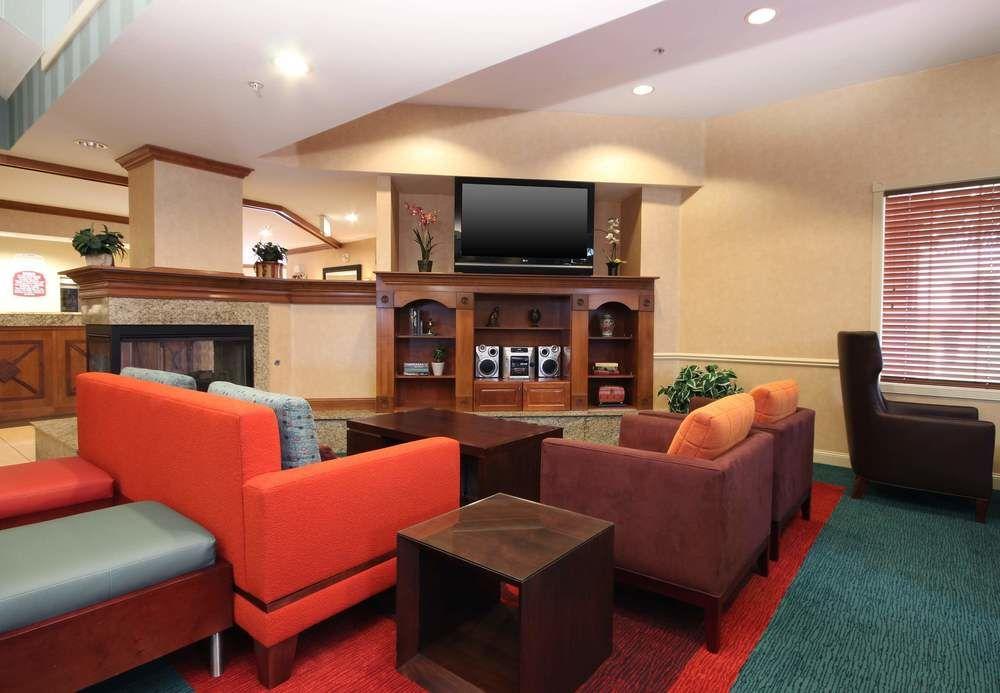 Hotel By Marriott Monterey Salinas