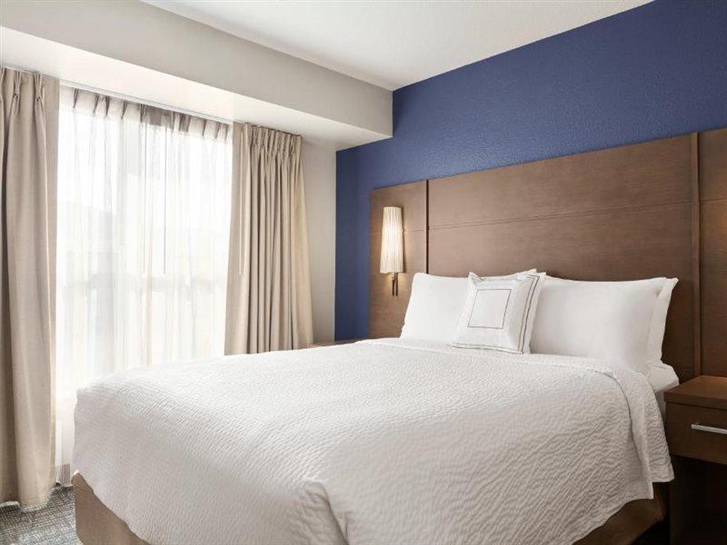 By Marriott Monterey Hotel 3*