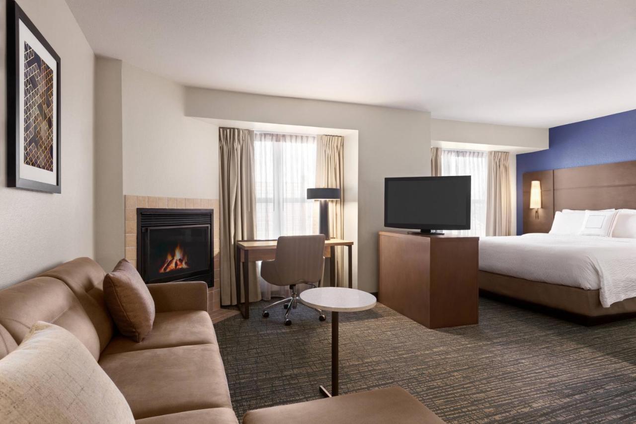 Hotel By Marriott Monterey Salinas